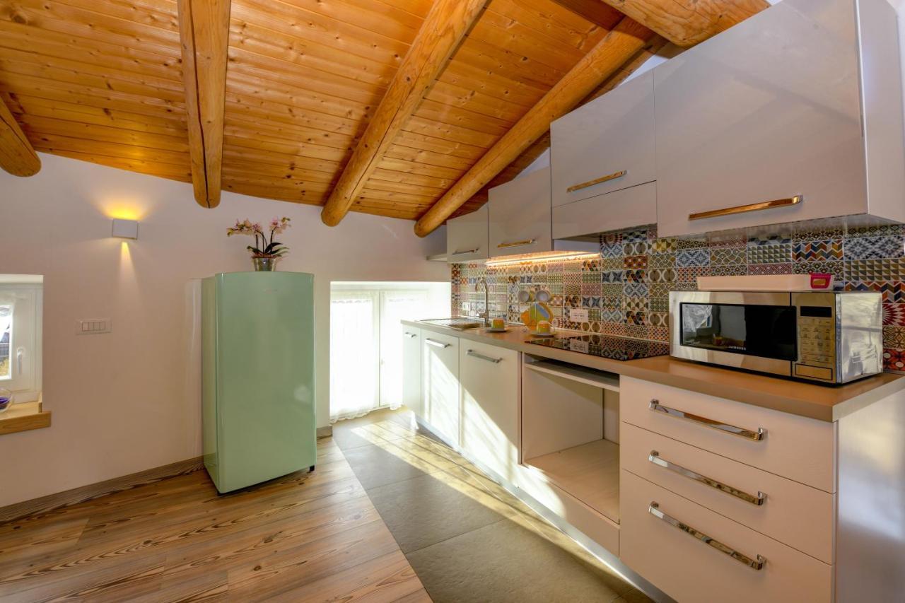 Casa Nel Borgo - Il Gufo Apartment Tremosine Luaran gambar