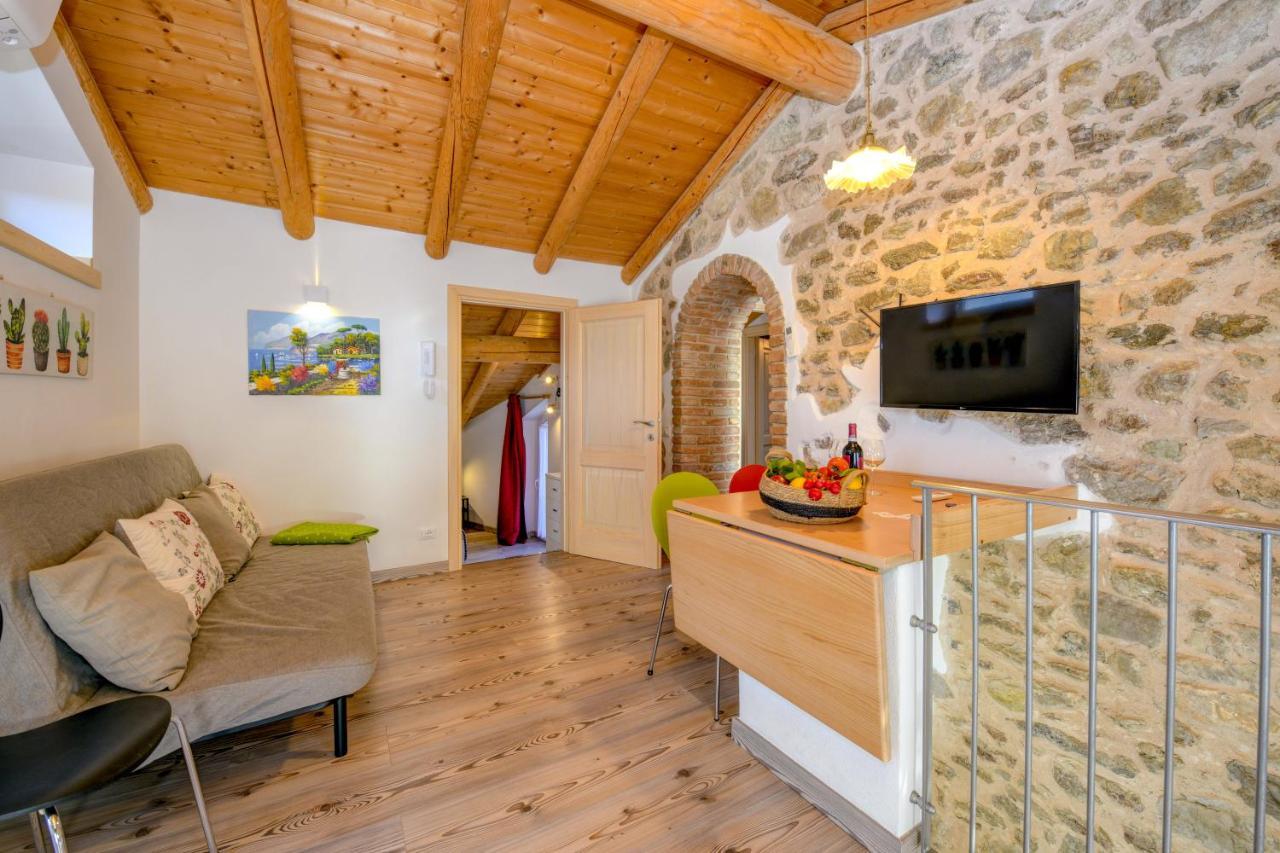 Casa Nel Borgo - Il Gufo Apartment Tremosine Luaran gambar