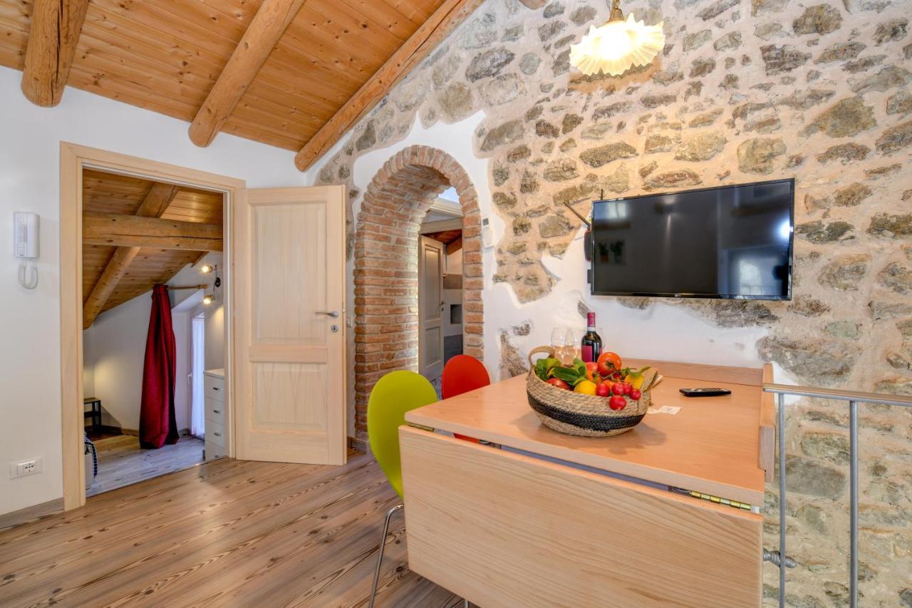 Casa Nel Borgo - Il Gufo Apartment Tremosine Luaran gambar