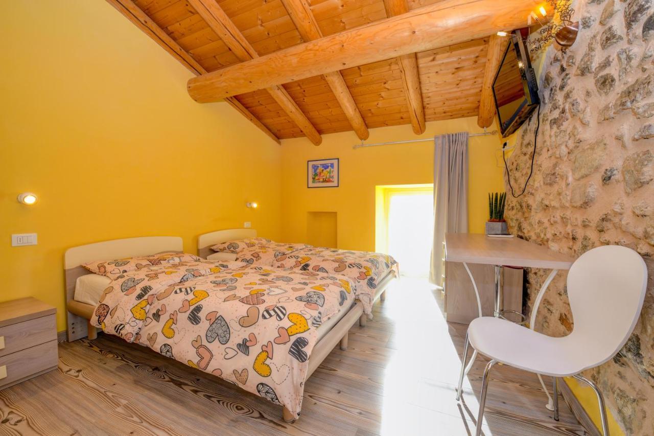 Casa Nel Borgo - Il Gufo Apartment Tremosine Luaran gambar
