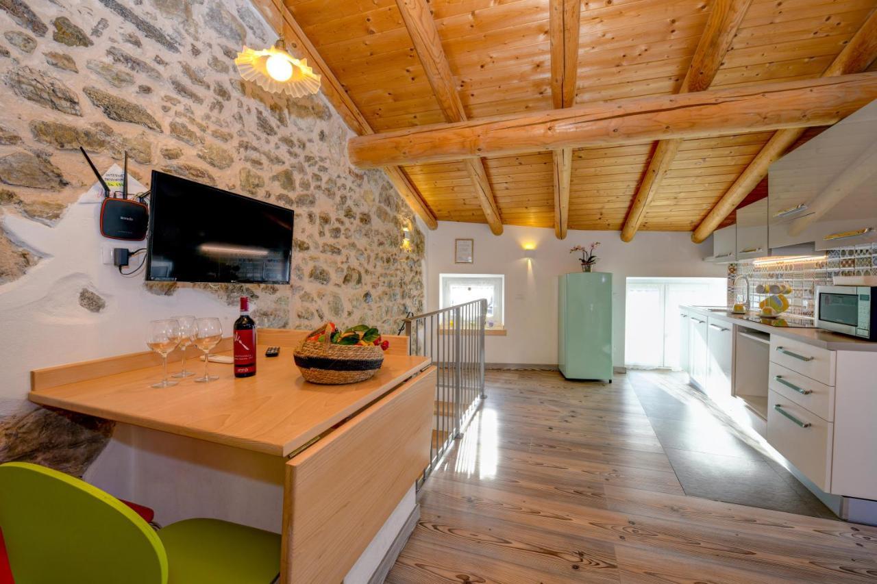 Casa Nel Borgo - Il Gufo Apartment Tremosine Luaran gambar