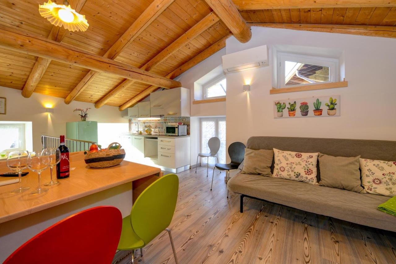 Casa Nel Borgo - Il Gufo Apartment Tremosine Luaran gambar