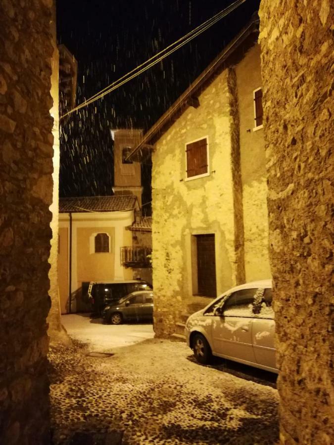 Casa Nel Borgo - Il Gufo Apartment Tremosine Luaran gambar