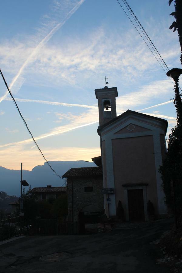 Casa Nel Borgo - Il Gufo Apartment Tremosine Luaran gambar